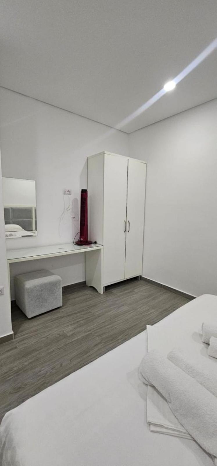 Hotel Edina Apartments By Hp Saranda Kültér fotó