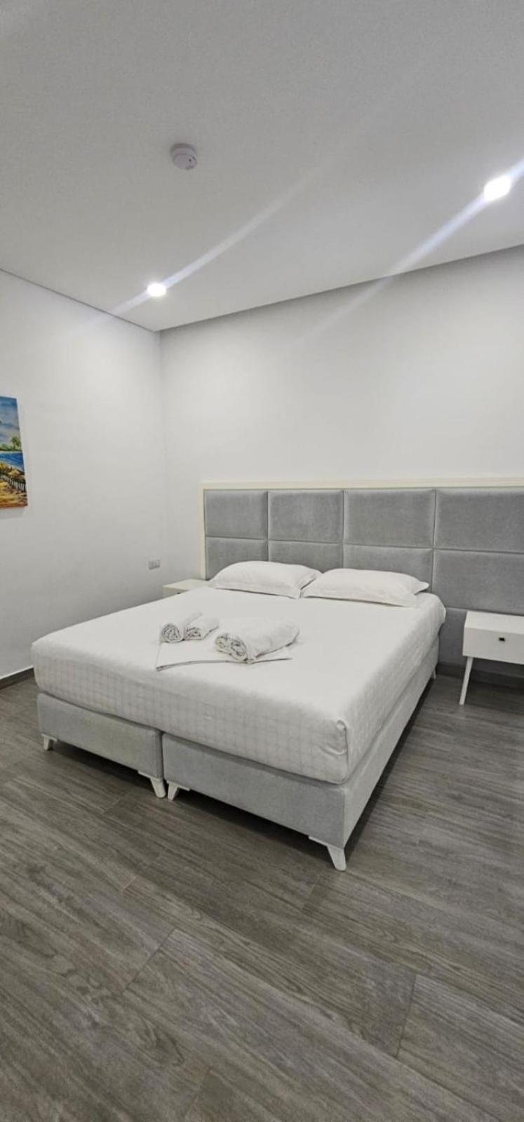 Hotel Edina Apartments By Hp Saranda Kültér fotó