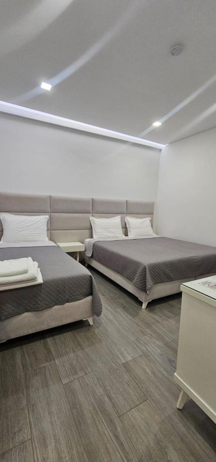Hotel Edina Apartments By Hp Saranda Kültér fotó