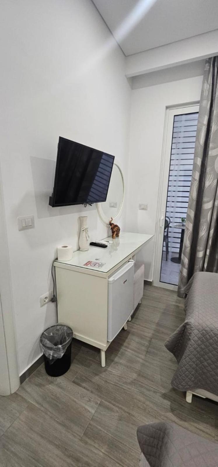 Hotel Edina Apartments By Hp Saranda Kültér fotó